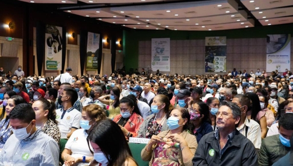 ¡Más de mil tolimenses acompañaron la audiencia pública de Cortolima!